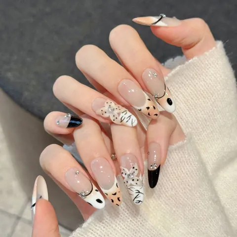 Handgefertigte Maillard Blume Kunstnägel 3D Geprägte Leoparden Design Lange Mandelform Künstliche Nägel Mit Strass Für Damen