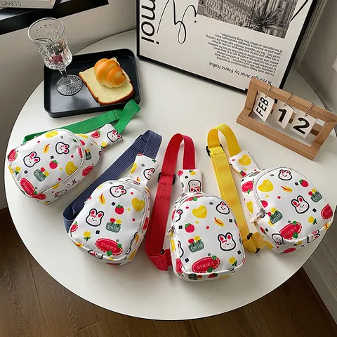Sac de Poitrine en Nylon Imprimé Lapin de Dessin Animé pour Enfants Sac Bandoulière Fraise Mignon pour Garçons Filles Quotidien