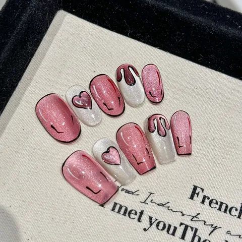 Handmade Press On Nails Anime Style Heart Cat Eye Fake Nails Short Oval Coffin False Nails Set For Women Daily Wear