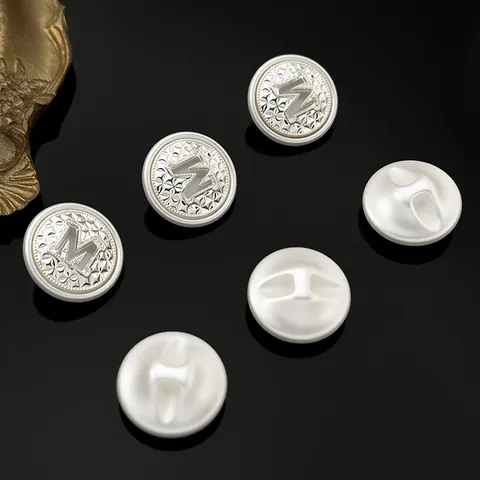 Vintage Zilveren Ronde Letter M Imitatie Kunstparel Hars Knopen Voor Kleding Decoratie Elegante Pak Vest Naaiaccessoires
