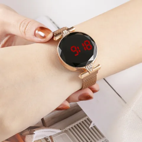 Women Fashion LED Electronic Watch Faceted Glass Dial Rhinestone Alloy Milanese Magnetic Strap Digital Wristwatch Gift