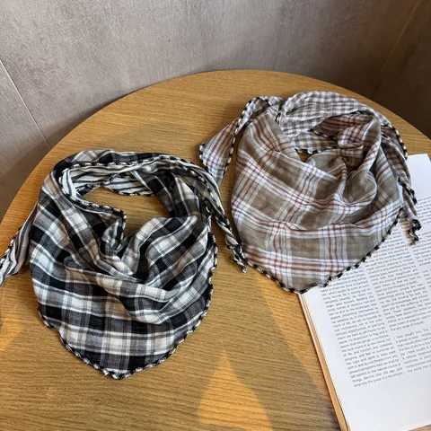 Korean Fashion Gingham Plaid Triangle Scarf For Women Cotton Blend Sunshade Warm Neck Scarf With Scalloped Edge Necktie