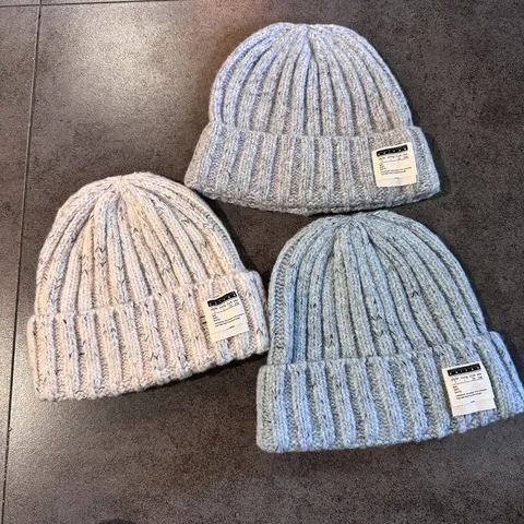 Cappello Beanie a Maglia con Toppa a Lettera da Donna INS Coreano Autunno Inverno Caldo Colore Misto Marled Morbida Calotta Casual in Acrilico
