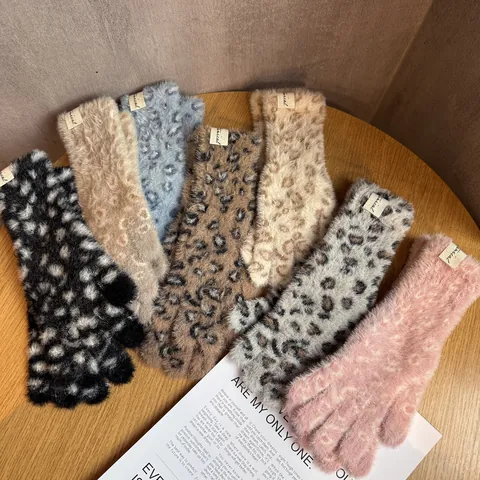 Orecchini Guanti Donna con Stampa Leopardata in Ecopelliccia di Visone Invernali Caldi Senza Dita Touchscreen a Maglia Accessorio Moda