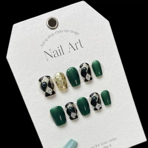 Handmade Emerald Green Rhombic Press-on Nails 10 Pcs Set Short Square Round Artificial Fake Nails With Bow Decor For Women