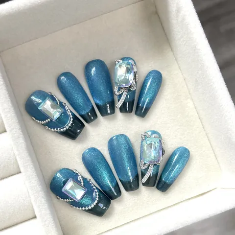 Faux Ongles à Presser Oeil de Chat Faits à la Main Long Coffin Luxe Strass Perle Style Français Pour Femmes Décoration Quotidienne Fête