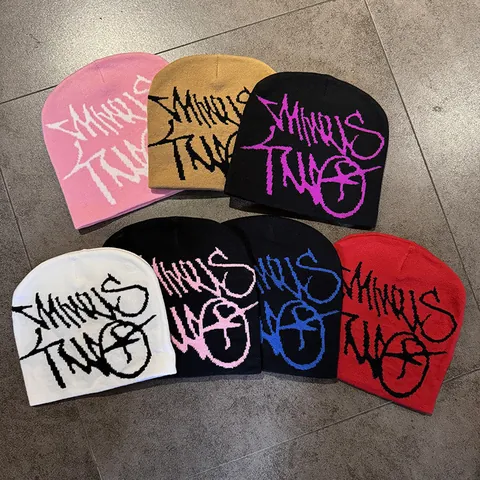 Minus Two Lettera Graffiti Orecchino Berretto di Maglia Inverno Caldo Acrilico Streetwear Hip Hop Y2K Jacquard Berretto per Uomo Donna Quotidiano Casual