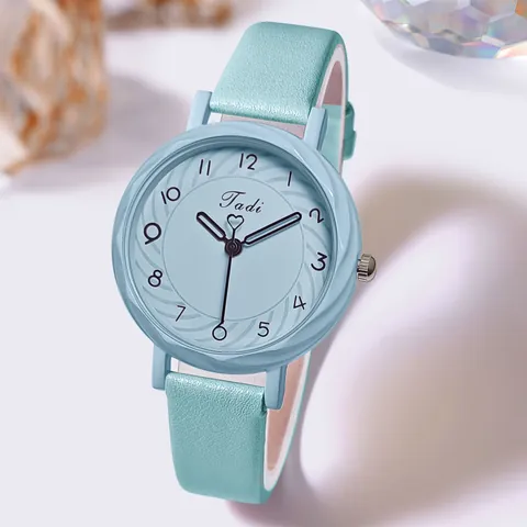 Fashion Women Quartz Watch Faux Leather Strap Round Spiral Dial Heart Second Hand Elegant Analog Wristwatch Candy Color Student Wrist Watch