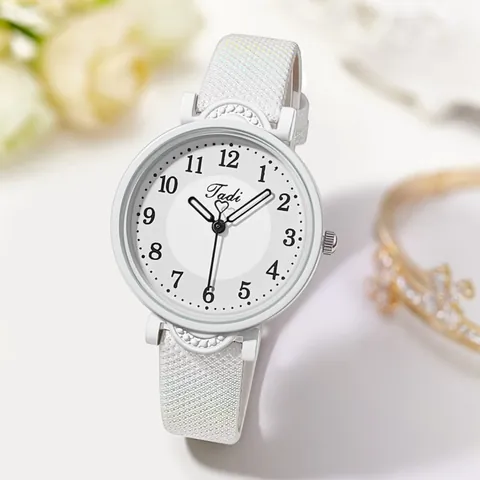 Fashion Casual Women Quartz Watch Candy Color Small Round Dial Silicone Strap Analog Display Minimalist Student Wristwatch