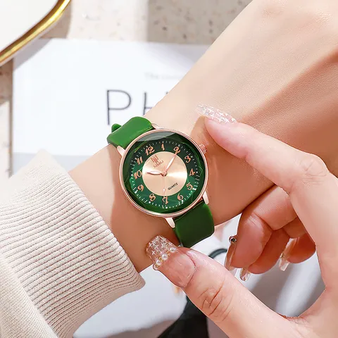 Women's Fashion Quartz Watch With Diamond-Cut Glass Mirror Rose Gold Alloy Case Silicone Strap Arabic Numerals Wristwatch