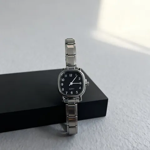 Orologio al Quarzo Quadrato Vintage da Donna Cinturino Elastico in Acciaio Inossidabile Quadrante Semplice Orologio da Polso da Donna