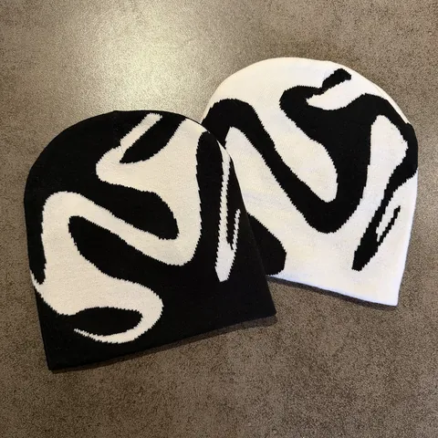 Berretto in Maglia Jacquard Bianco Nero Streetwear Americano Hip Hop Punk Invernale Caldo Acrilico Traspirante Per Uomo Donna