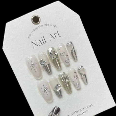 Handgefertigte Silberne Herz Künstliche Fingernägel Lang Sarg Strass Glänzend Französischer Stil Cremeweiß Falsche Nägel Für Damen