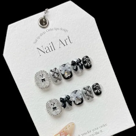 Uñas Postizas Hechas a Mano Y2K Gótico Negro Plata Purpurina Decoración 3D Lazo Oso Corazón Cruz para Mujer Fiesta