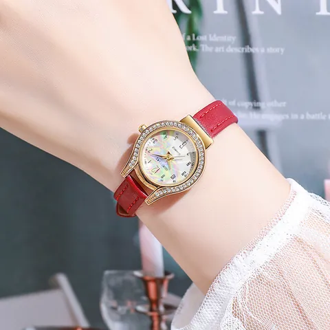 Orologio da Donna al Quarzo Arcobaleno in Madreperla Con Lunetta in Strass Cinturino in Pelle Elegante Orologio di Nicchia