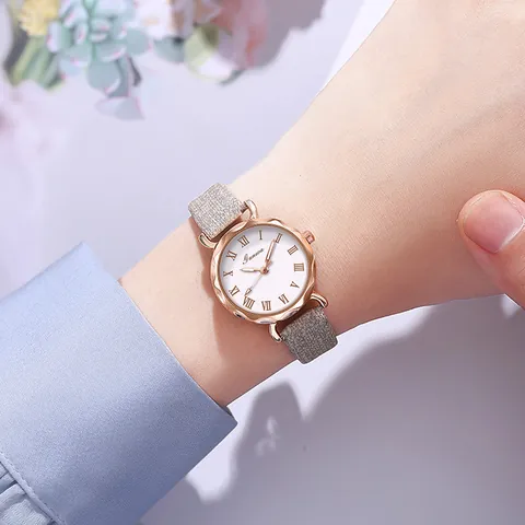Dames Meisjes Mode Quartz Horloge Minimalistische Romeinse Cijfers Witte Wijzerplaat Analoog Polshorloge Rose Goud Kast PU Band