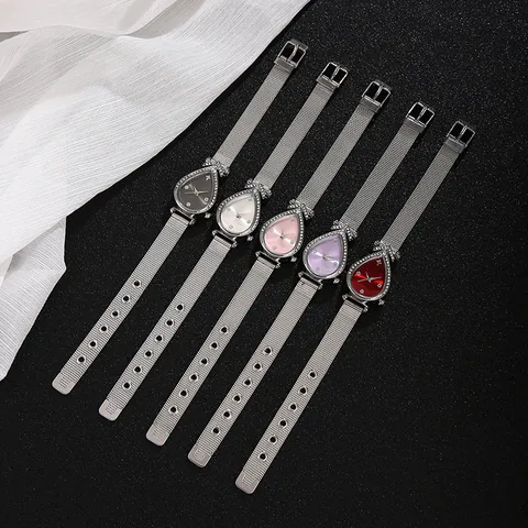 Elegant Waterdruppel Quartz Horloge Voor Dames Strass Bezel Metalen Mesh Band Mode Casual Dress Watch Voor Dames Romeinse Arabische Cijfers Wijzerplaat