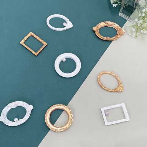 European Retro Miniature Relief Photo Frame Props Vintage Gold White Baroque Embossed Resin Ornament For Jewelry Photography Decoration
