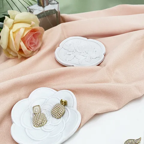 Kreative Unregelmäßige Harz Schmuckschale Rose Blume Relief Desktop Aufbewahrungsplatte Französischer Vintage Stil Haus Dekoration Schmuck Organizer Fotografie Requisiten