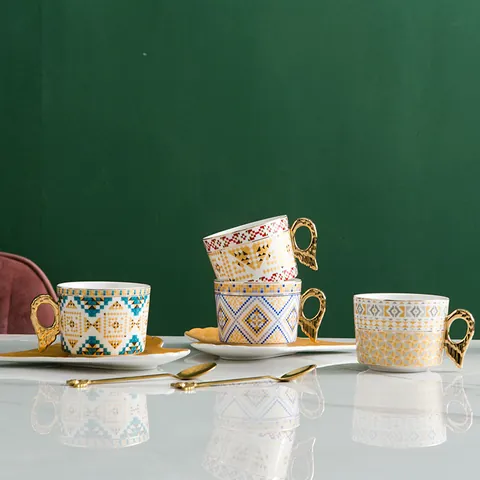 Luxe Européen Tasse à Café En Céramique Et Soucoupe Poignée Ailes d'Ange Bord Doré Motif Plume Géométrique Vaisselle de Thé de l'Après-midi