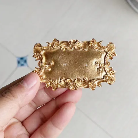 Vintage Baroque Gold Relief Resin Earring Display Stand Mini Jewelry Holder Photography Props Desktop Ornaments