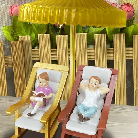 Adorno de Resina Mecedora Niño Niña Accesorio en Miniatura para Casa de Muñecas para Decoración de Jardín Patio Escritorio