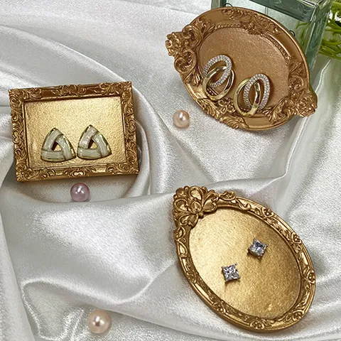 European Vintage Baroque Relief Resin Earring Display Stand Jewelry Organizer Photography Props Mini Frame Decoration Gold White