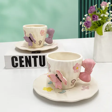 Set Tazzina da Caffè e Piattino in Ceramica con Farfalla 3D Dipinto a Mano Floreale Manico a Fiocco Tazza in Porcellana per Tè