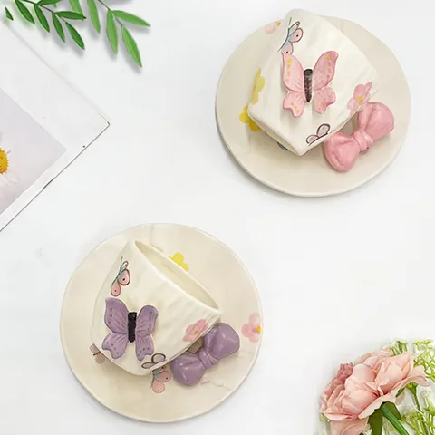 Set Tazzina da Caffè e Piattino in Ceramica con Farfalla 3D Dipinto a Mano Floreale Manico a Fiocco Tazza in Porcellana per Tè