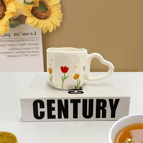 Creatieve Keramische Mok Met Uniek Hartvormig Handvat Handgeschilderd Bloem Fruit Patroon Koffiekop Voor Ontbijt Melk Thee