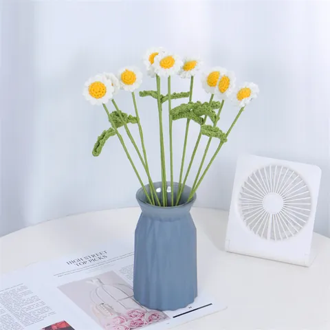 Handmade Crochet Knitted Daisy Artificial Flower Bouquet Desktop Decoration White Pink Chamomile Wool Flower For Home Decor