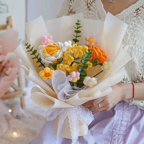 Ramo de Flores Mixtas de Girasol de Crochet Techo a Mano Arreglo Floral de Lana Artificial Regalo para el Día de la Madre Maestro Graduación