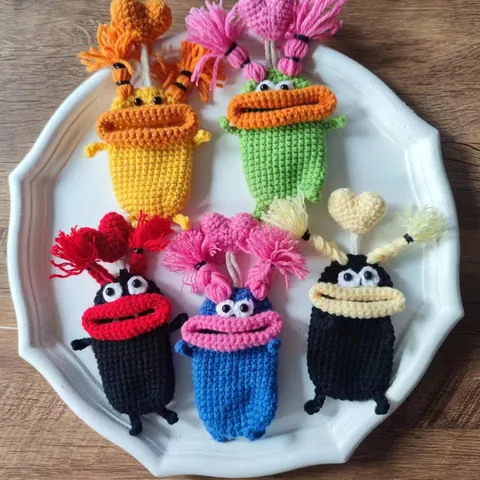 Handmade Crocheted Funny Big Mouth Monster Car Key Case Cover Yarn Knitted Ugly Cute Sausage Mouth Key Sleeve Pendant Bag Charm Gift