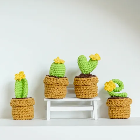 Handmade Crochet Cactus Potted Plant Decor Yarn Knitted Succulent Flower For Home Office Desk Aesthetic Heart Shape Gift