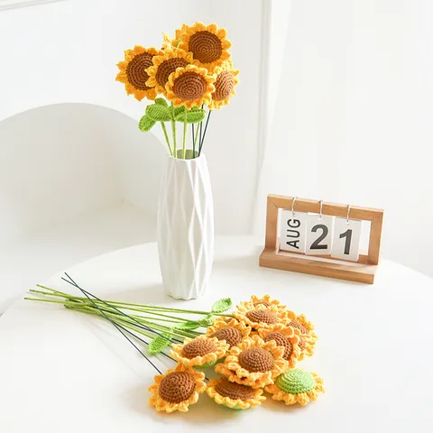Bouquet di Girasoli Fatti a Mano Fiori Artificiali in Filato All'uncinetto Per Decorazione Scrivania Casa Ufficio Regalo Graduazione Giorno Insegnanti Girasole Con Foglie Sorriso
