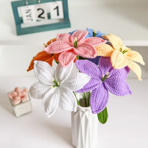 Handgefertigter Häkel-Lilienstrauß Milchbaumwolle Gestrickte Künstliche Lilie Stiel Für Heimdeko Hochzeit Fotografie Requisiten Geschenk