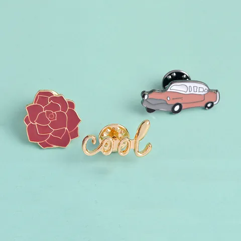 Cartoon Legering Emaille Broche Spelden Voor Kleding Tas Decor Flamingo Retro Auto Rose Bloem En COOL Brief Badges Unisex Cadeaus