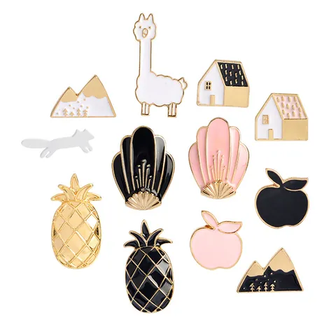 Set di Spille in Smalto a Cartone Animato Creativo in Lega Frutta Animale Lama Ananas Mela Casa Montagna Innevata Distintivo Accessori Moda Gioielli Regalo