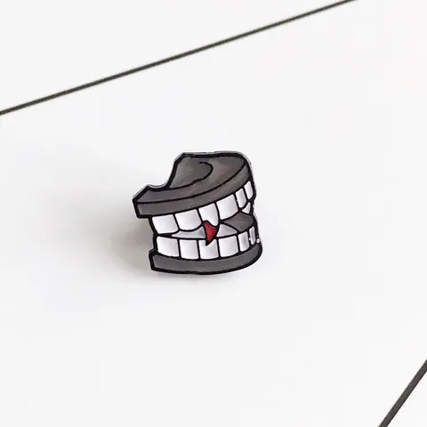 Kreative Cartoon Emaille Zahn Brosche Legierung Tropföl Vampirzähne Reversnadel Lustiges Abzeichen Für Halloween Party Zubehör