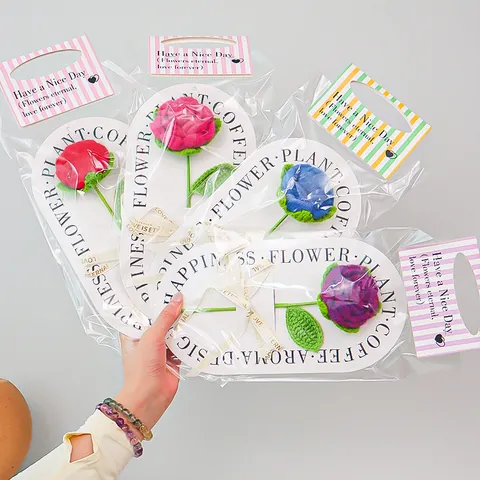 Handgefertigte Gehäkelte Rose Garn Blume Künstlicher Tulpen Nelken Strauß Mit Geschenkverpackung Band Für Valentinstag Hochzeit Deko