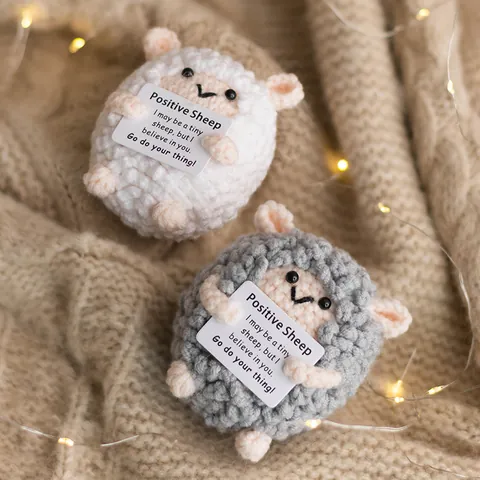 Handmade Crochet Positive Sheep With Encouragement Card Knitted Animal Ornament For Home Office Desk Decor Healing Gift