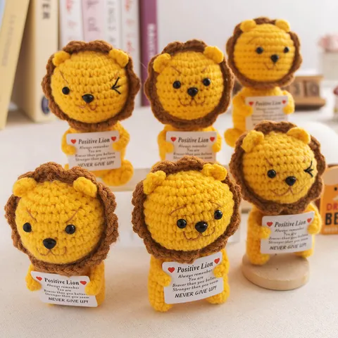 Handmade Crochet Positive Lion Doll With Inspirational Cards Cute Knitted Animal Desktop Ornament Gift For Kids Friends Office Decor