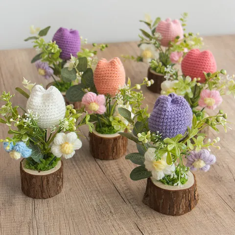 Fiori in Vaso Mini all'Uncinetto Fatti a Mano Base in Legno Tulipano Rosa Girasole Artificiale Ornamenti da Scrivania Regalo