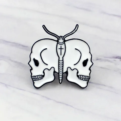 Gothische Schedel Vlinder Emaille Pin Badge Legering Zwart Wit Kruis Broche Voor Jas Rugzak Kleding Sieraden Accessoires