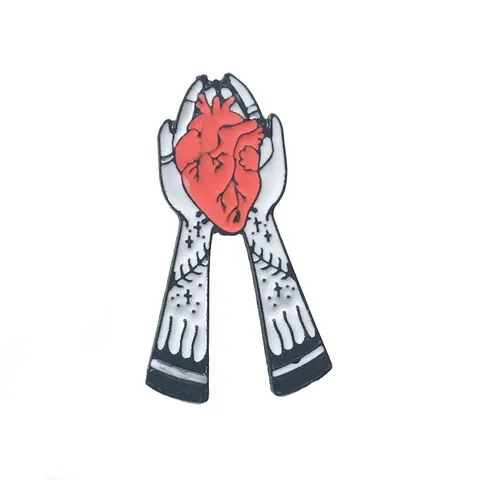 Kreative Hände Halten Anatomisches Herz Emaille Pin Gotische Legierung Brosche Für Jacken Rucksack Accessoires Schmuck Geschenk