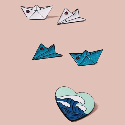 Fashion Enamel Brooch Pin Paper Airplane Boat Heart Wave Pattern Alloy Badges For Clothing Backpack Kids Women Jewelry