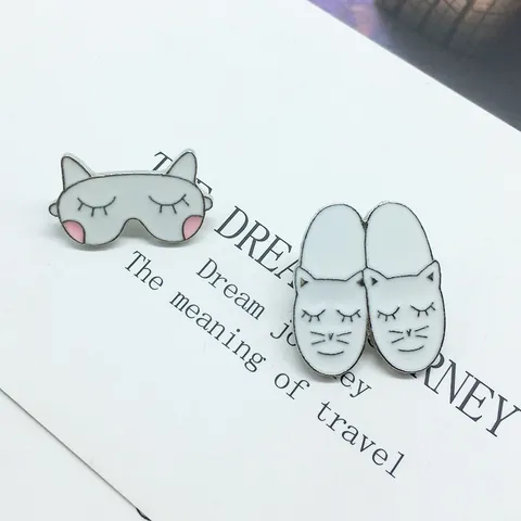 Cute Japanese Enamel Cat Mask Slipper Brooch Badge For Women Denim Bag Accessories Alloy Cartoon Animal Lapel Pin Jewelry Gift