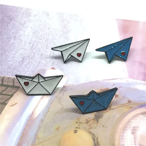 Fashion Enamel Brooch Pin Paper Airplane Boat Heart Wave Pattern Alloy Badges For Clothing Backpack Kids Women Jewelry