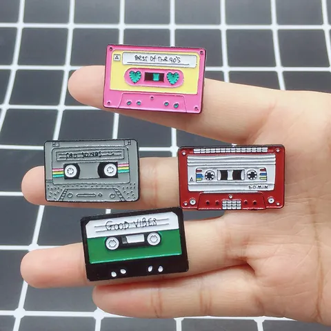 Pin's en Émail Cassette Rétro Alliage Broche Nostalgique pour Vestes en Jean Sacs à Dos Vêtements Bijoux Amusants Années 90