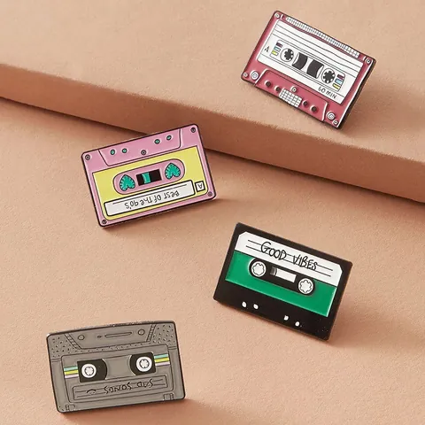 Pin's en Émail Cassette Rétro Alliage Broche Nostalgique pour Vestes en Jean Sacs à Dos Vêtements Bijoux Amusants Années 90